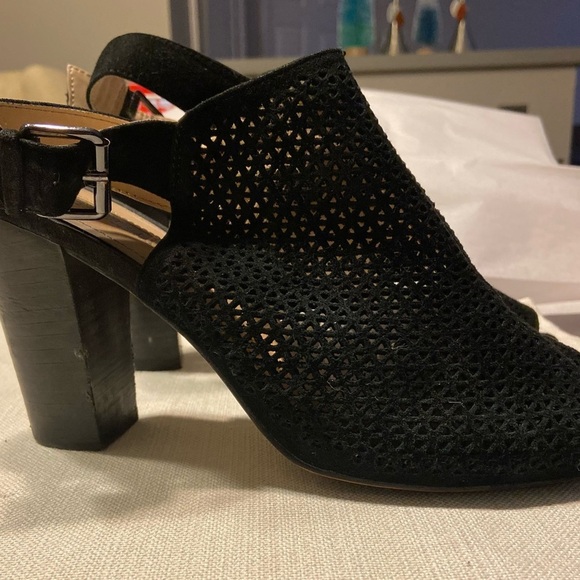 Tahari open beep toe shoes - Picture 7 of 16